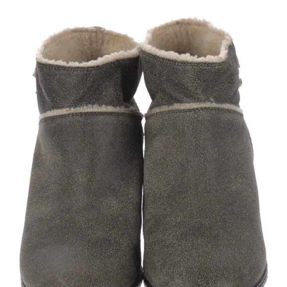 Chanel Interlocking CC Logo Suede Boots - Picture 3 of 11